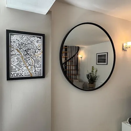 Of - The Spiral Staircase - 1 Bed Apartament York